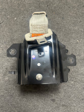 Load image into Gallery viewer, 2021-2023 GMC YUKON LAP &amp; SHOULDER SEATBELT RETRACTOR  (P) PN: 84813766