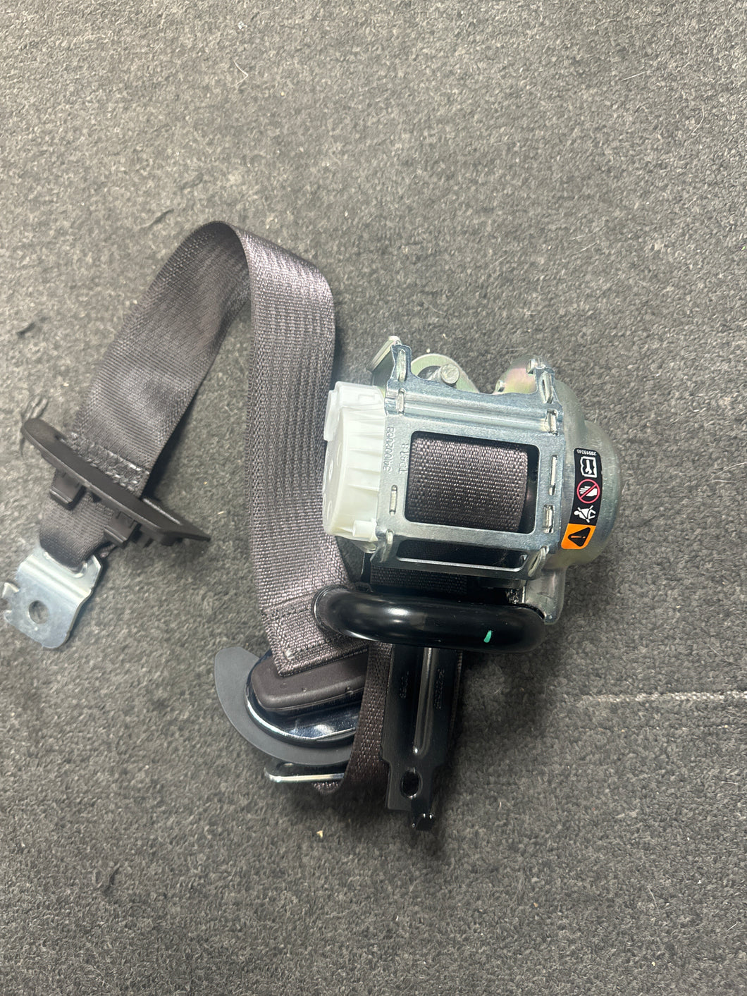 2017-2019 CHEVROLET SILVERADO FRONT DRIVER SEATBELT (LH)P CREW CAB