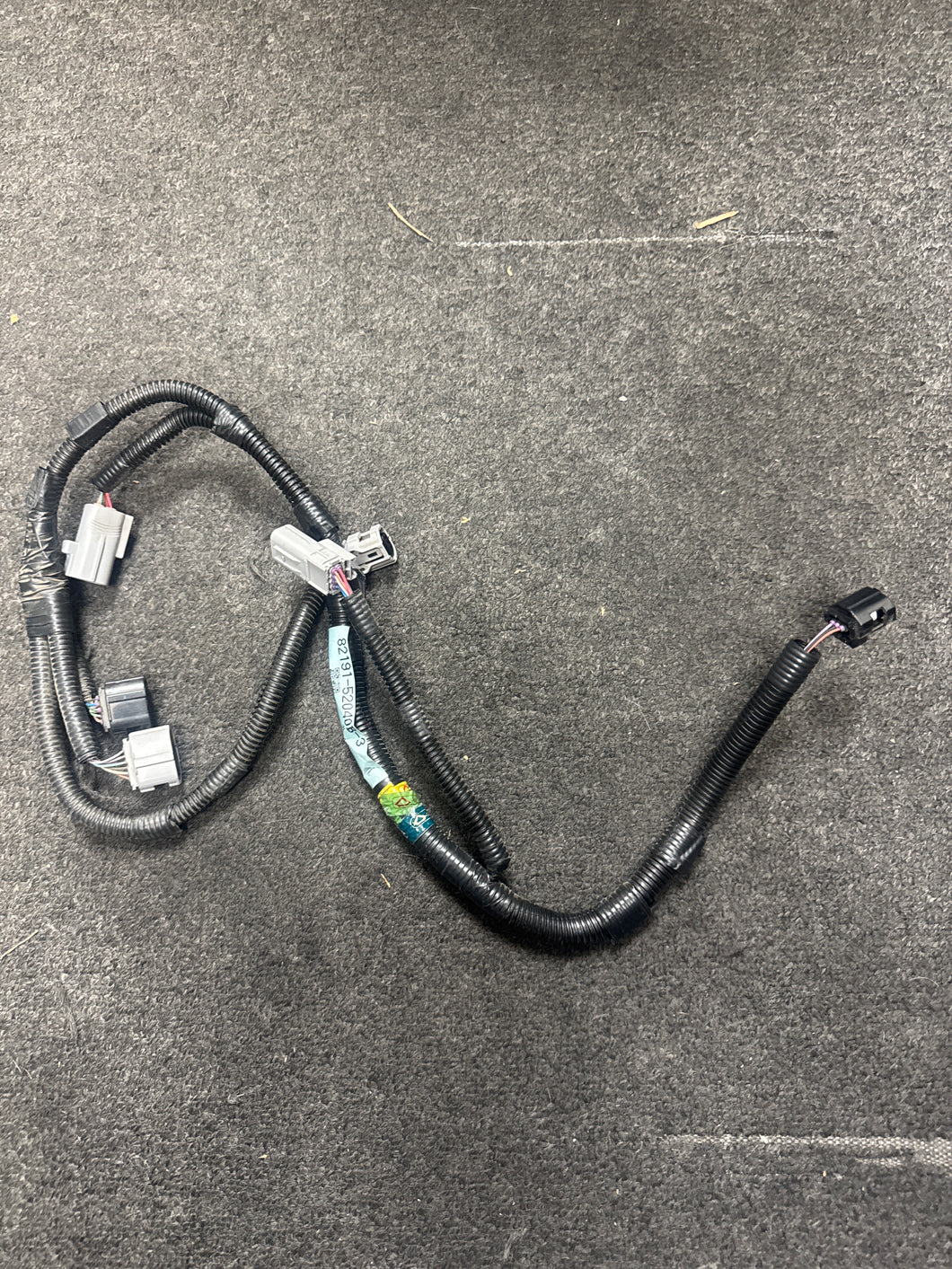 2012-2017 TOYOTA PRIUS C FRONT RIGHT BUMPER WIRE HARNESS (P) PN: 8219-52040