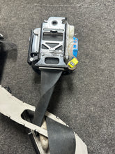 Load image into Gallery viewer, 2014-2018 NISSAN ROGUE LEFT DRIVER SEATBELT (LH) (P)