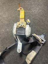 Load image into Gallery viewer, 2005-2009 SUBARU LEGACY FRONT PASSENGER SEATBELT RETRACTOR (RH) (P)