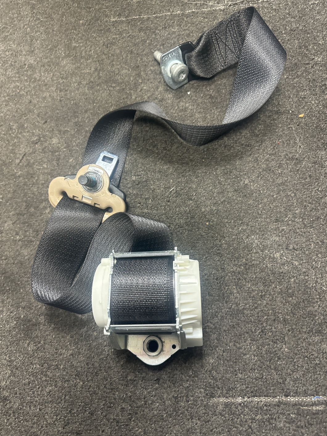 2019-2023 DODGE RAM 1500 2500 REAR OUTER SEATBELT (P)