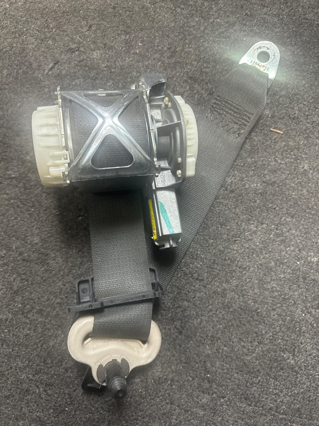 2011-2014 FORD EDGE FRONT PASSENGER SEATBELT RETRACTOR (RH) (P)