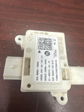 Load image into Gallery viewer, KIA RIO FRONT PASSENGER SEAT OCCUPANT SENSOR PN: 88952-H8500 (P)
