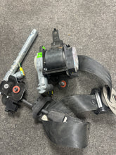Load image into Gallery viewer, 2014-2017 HYUNDAI ACCENT FRONT PASSENGER SEATBELT W/ PRETENSIONER (RH) (P)