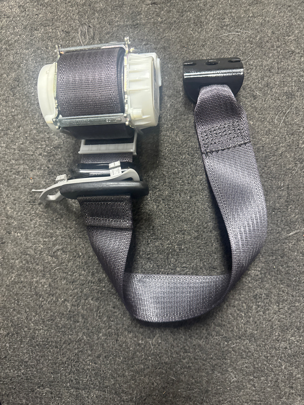 2015-2020 CADILLAC ESCALADE ESV REAR PASSENGER SEATBELT ROW 2 (RH) (P)