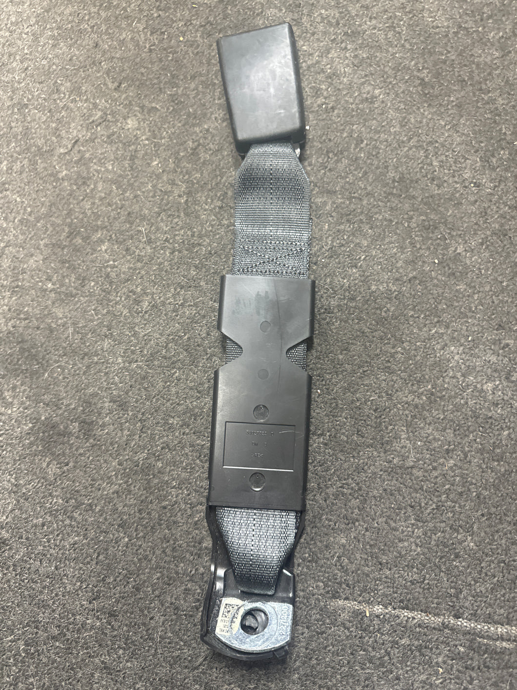2013-2024 DODGE RAM 1500 CL REAR CENTER 2ND ROW BUCKLE (P)
