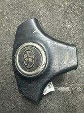 Load image into Gallery viewer, 2001-2004 TOYOTA RAV4 XA20 DRIVER STEERING WHEEL AIRBAG (LH) (P)