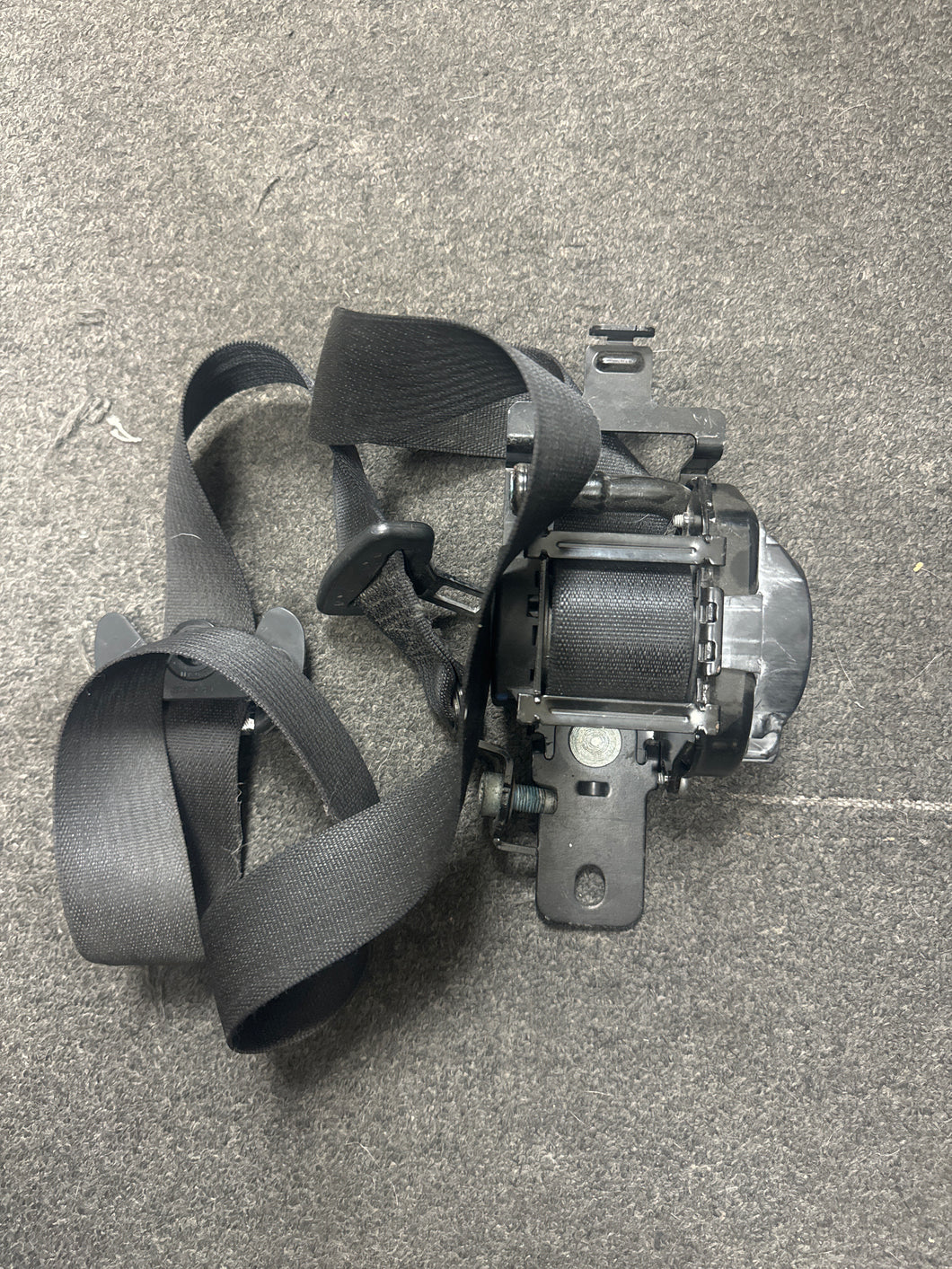 2011-2020 CHRYSLER 300 FRONT LEFT DRIVER SEATBELT RETRACTOR (LH) (P)