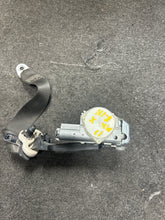 Load image into Gallery viewer, 2011-2014 FORD EDGE FRONT PASSENGER SEATBELT RETRACTOR (RH) (P)