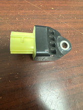 Load image into Gallery viewer, SUBARU FORESTER IMPACT SENSOR PN: 98237SG000 (P)
