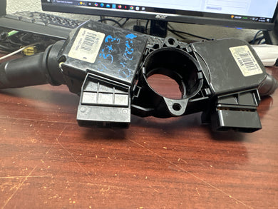 2012-2017 HYUNDAI ACCENT WIPER AND TURN SIGNAL CONTROL SWITCH OEM ARM ASSEMBLY (P)