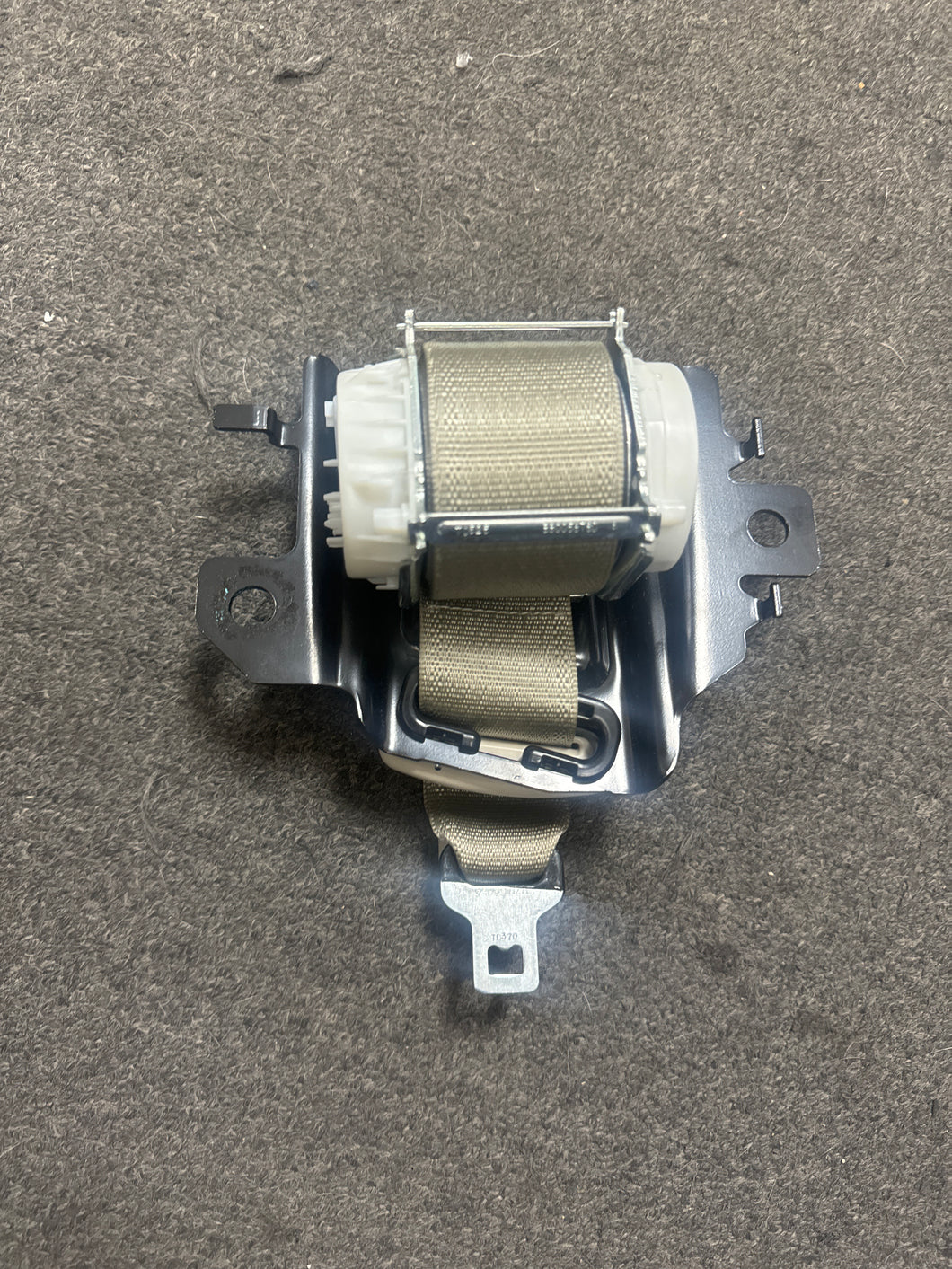2021-2023 GMC YUKON LAP & SHOULDER SEATBELT RETRACTOR  (P) PN: 84813766