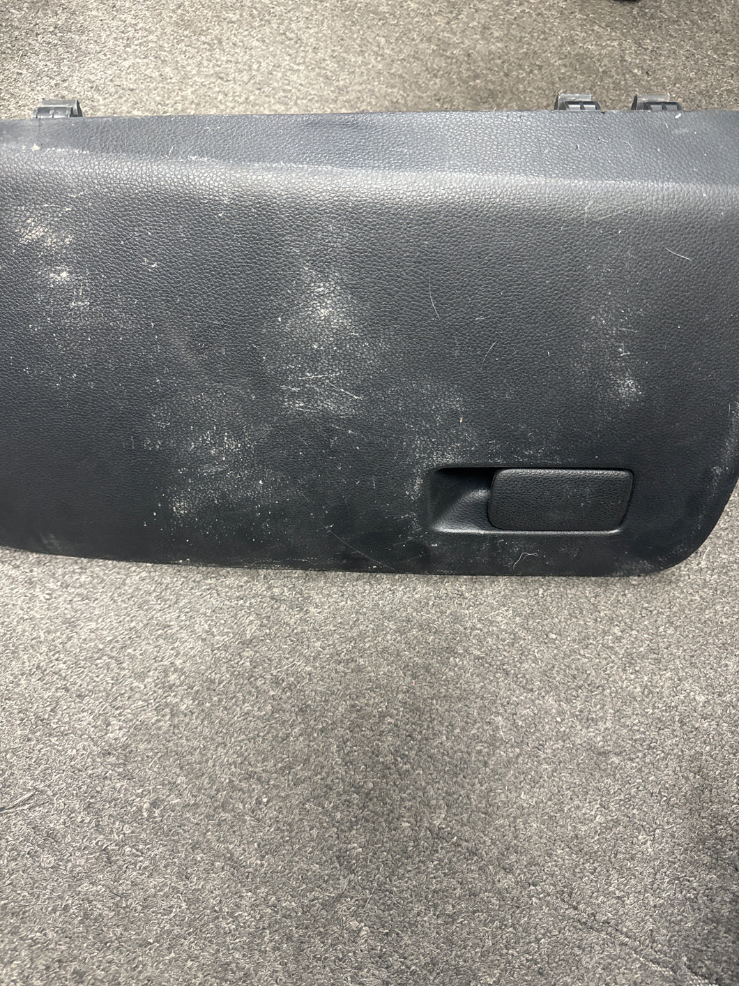 2021-2022 KIA SELTOS DASH BOARD GLOVE BOX STORAGE COMPARTMENT (P)
