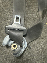 Load image into Gallery viewer, 2000-2002 MERCEDES W220 SCLASS FRONT DRIVER SEATBELT (LH) (P)