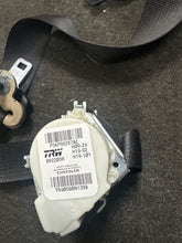 Load image into Gallery viewer, 2019-2023 DODGE RAM 1500 2500 REAR OUTER SEATBELT (P)