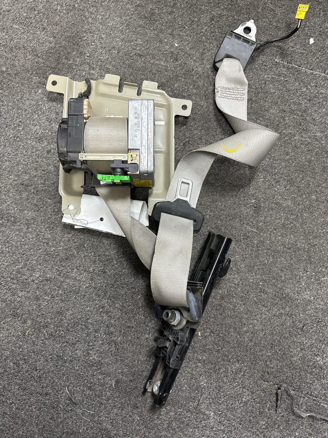 2005-2007 MERCEDES C230 C350 C240 FRONT PASSENGER SEATBELT (RH) (P)