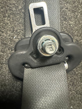 Load image into Gallery viewer, 2011-2012 FORD FUSION SE FRONT PASSENGER SEATBELT (RH) (P)