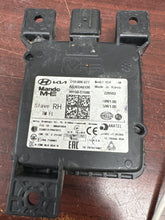 Load image into Gallery viewer, HYUNDAI SANTA FE RIGHT SIDE BLIND SPOT RADAR SENSOR MODULE (RH) (P) PN: 99150-S1500