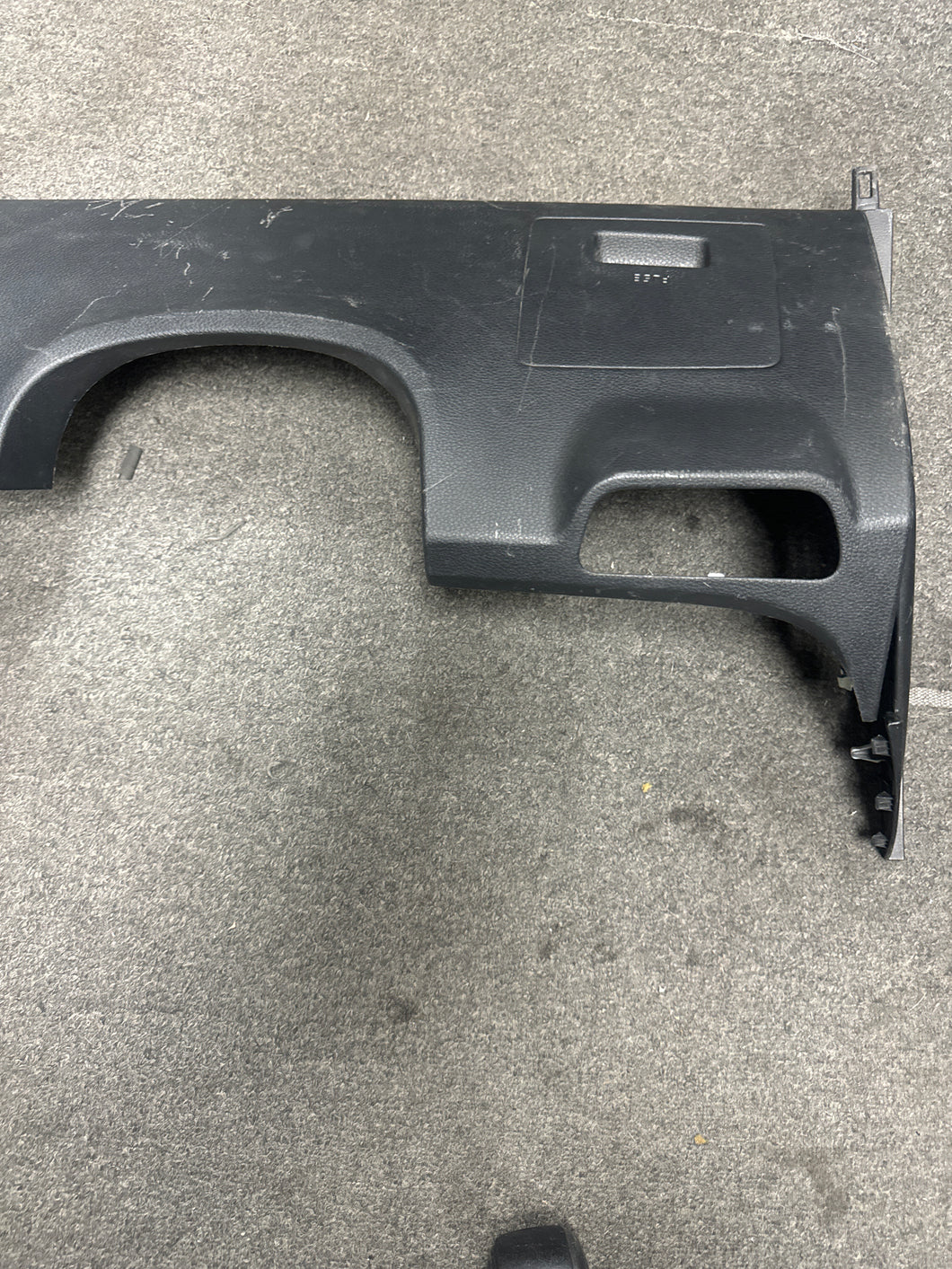 2021-2022 KIA SELTOS LEFT FRONT DASHBOARD KNEE PANEL TRIM (P)