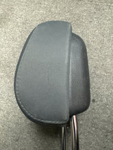 Load image into Gallery viewer, 2011-2014 KIA SORENTO FRONT SEAT HEADREST (LH+RH) (P)