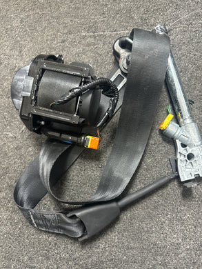 2015-2018 FORD FOCUS  FRONT DRIVER SEATBELT RETRACTOR ASSEMBLY (LH) (P)