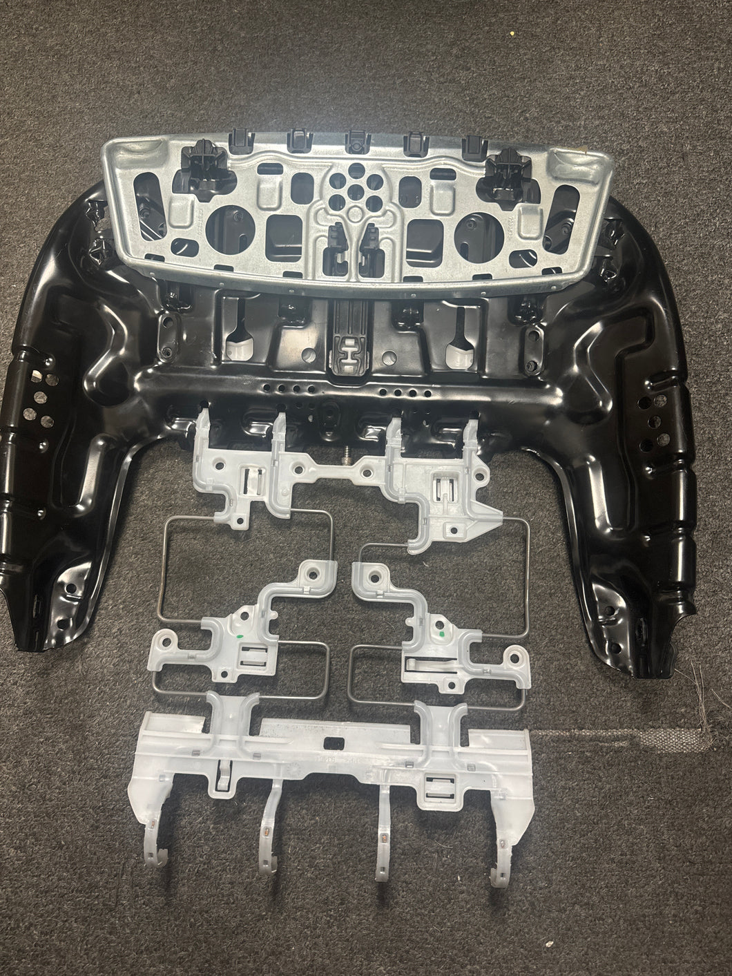 BMW F10 F11 F15 G30 SEAT THIGH SUPPORT BRACKET (P) PN:7364388