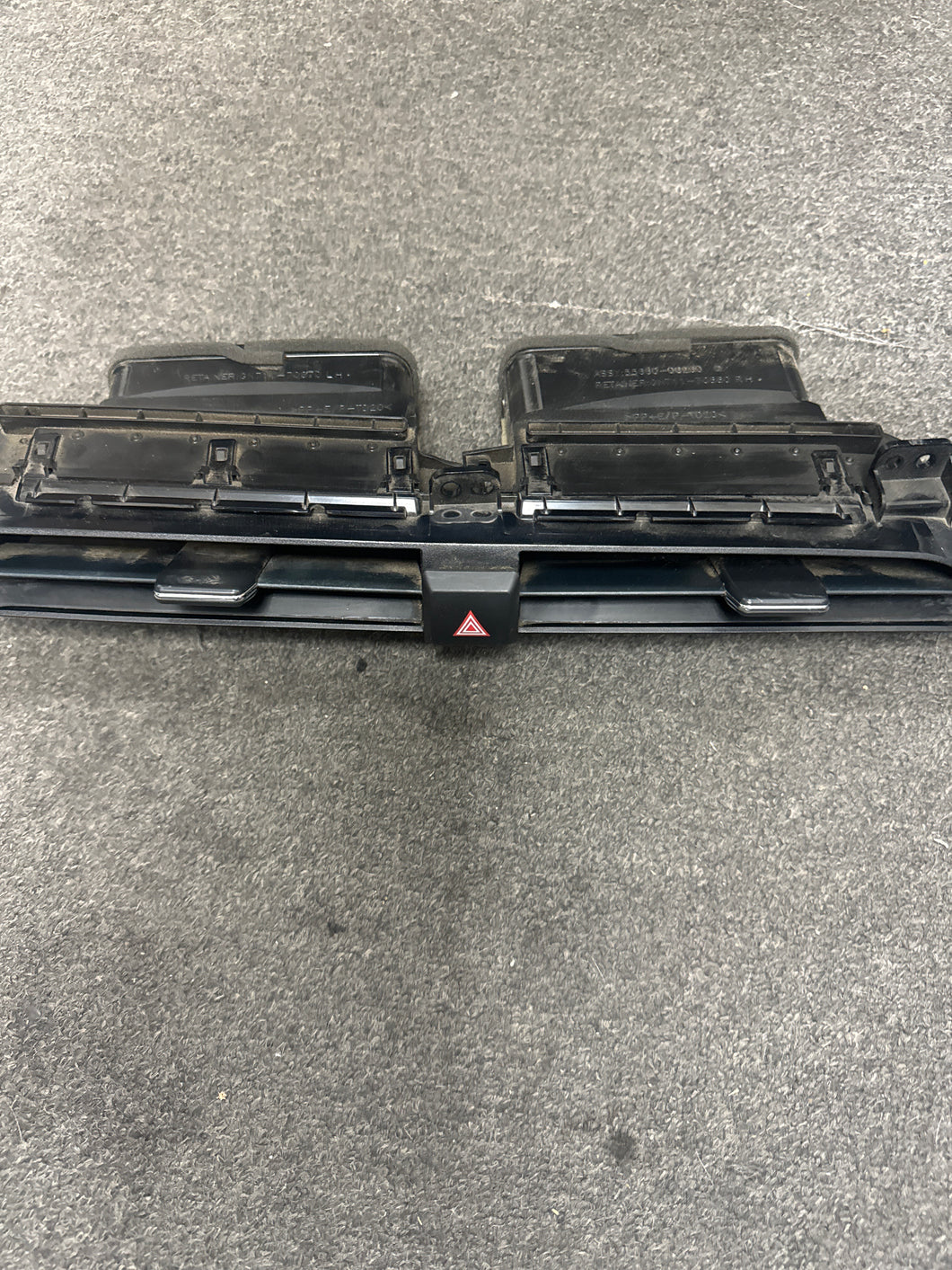 2018-2020 TOYOTA CAMRY DASHBOARD CENTER OUTER AIR VENT GRILLE (P)
