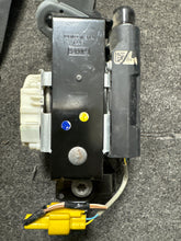 Load image into Gallery viewer, 2014-2019 FORD FIESTA FRONT DRIVER RETRACTOR SEATBELT (LH) (P)