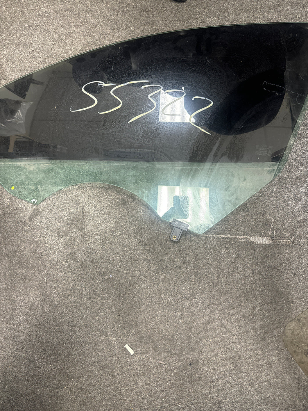 2011-2015 KIA OPTIMA FRONT LEFT DRIVER DOOR WINDOW GLASS (LH) (P) PN:43R-000384