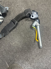 Load image into Gallery viewer, 2013-2016 HYUNDAI ELANTRA PASSENGER RIGHT SEATBELT RETRACTOR (RH) (P)