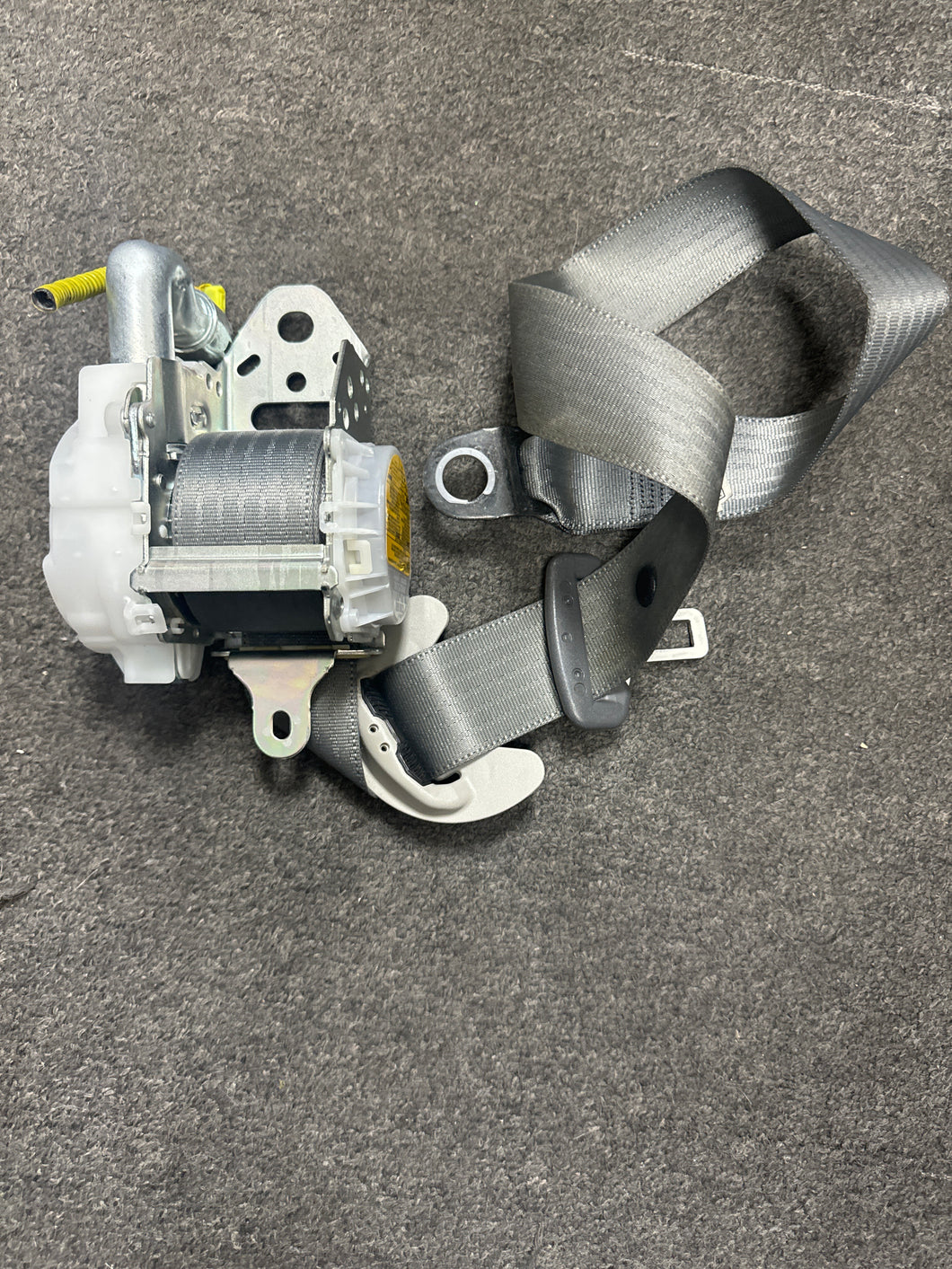 2014-2015 TOYOTA PRIUS LEFT DRIVER SEATBELT RETRACTOR (LH) (P)