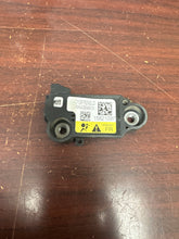 Load image into Gallery viewer, CHEVROLET MALIBU FRONT RIGHT IMPACT SENSOR (P) PN: 15821097