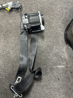 2015-2018 FORD FOCUS  FRONT PASSENGER SEATBELT RETRACTOR ASSEMBLY (RH) (P)