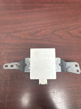 Load image into Gallery viewer, 2005-2010 TOYOTA TACOMA DOOR CONTROL KEYLESS RECEIVER (P) PN: 211870-101