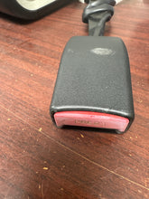 Load image into Gallery viewer, 2010-2013 MAZDA 3 FRONT DRIVER SEAT BELT BUCKLE (LH) (P)