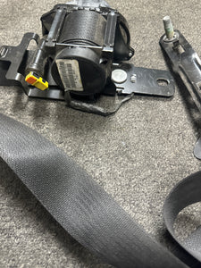2015-2019 CHRYSLER 300 FRONT RIGHT PASSENGER SEATBELT RETRACTOR (RH) (P)