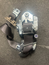Load image into Gallery viewer, 2018-2019 CHEVROLET SILVERADO 1500 2500 FRONT DRIVER SEATBELT (LH)P COCOA PN: 19356110