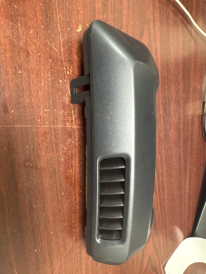 2014-2018 SILVERADO SIERRA PASSENGER RIGHT DASH VENT TRIM BEZEL (P)