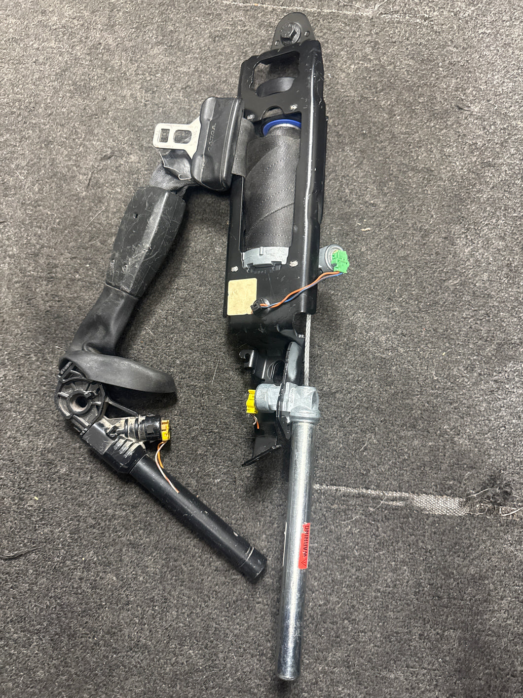 2013-2017 VOLVO XC60 FRONT LEFT SEATBELT RETRACTOR (LH) (P)