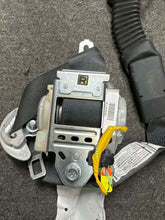 Load image into Gallery viewer, 2013-2016 HYUNDAI ELANTRA PASSENGER RIGHT SEATBELT RETRACTOR (RH) (P)