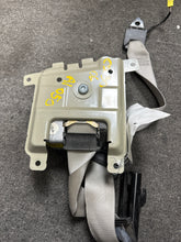 Load image into Gallery viewer, 2005-2007 MERCEDES C230 C350 C240 FRONT PASSENGER SEATBELT (RH) (P)