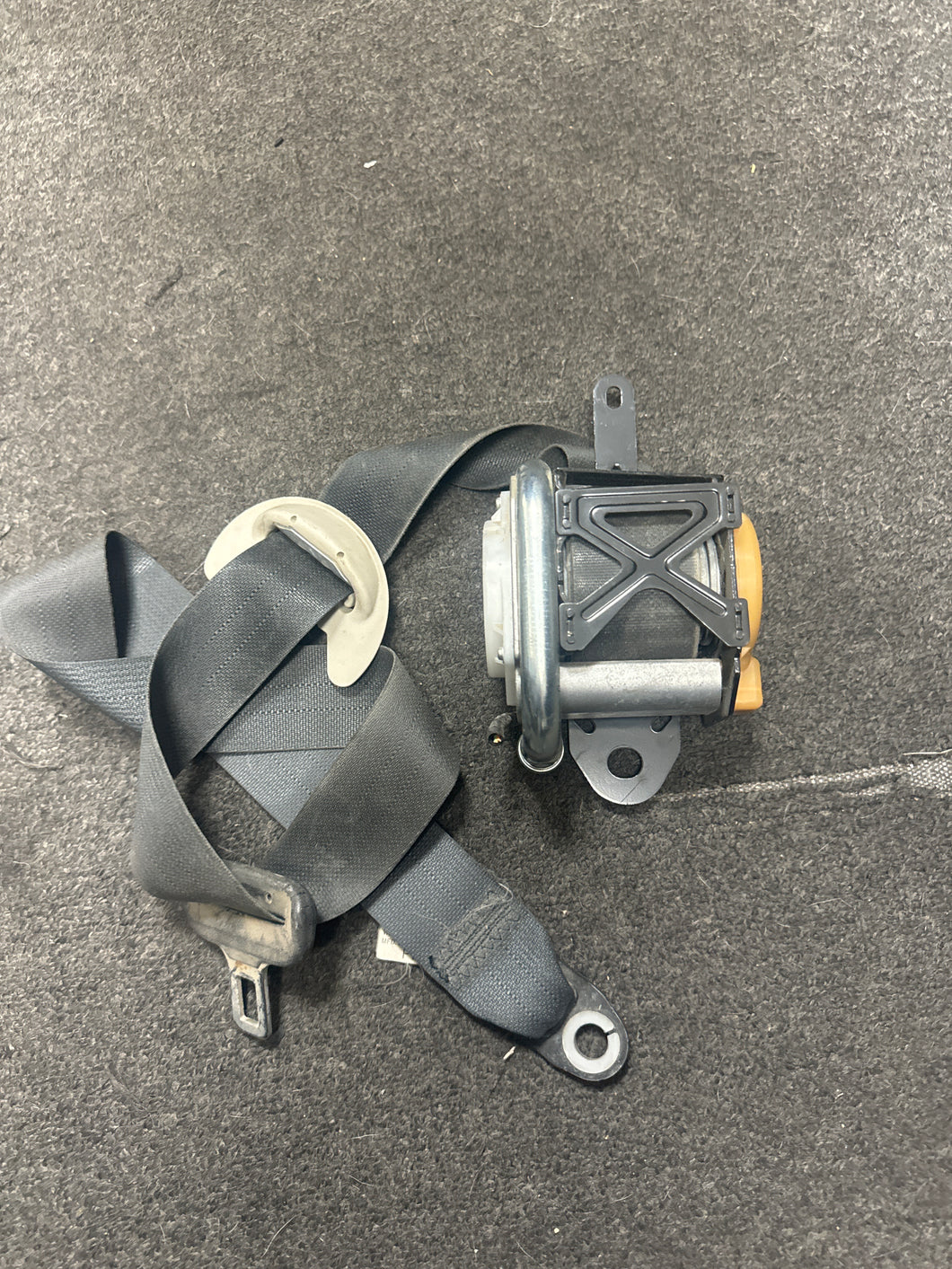 2011-2013 INFINITI QX56 FRONT LEFT DRIVER SEATBELT (LH)