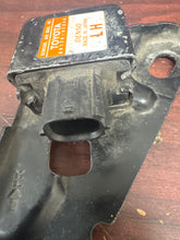Load image into Gallery viewer, TOYOTA PRIUS FRONT IMPACT SENSOR PN: 89174-47040 (P)