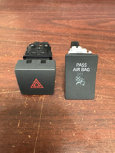 Load image into Gallery viewer, 2016-2018 NISSAN SENTRA INDICATOR SWITCH BUTTONS (P)