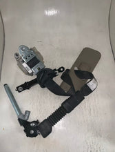 Load image into Gallery viewer, 2011-2016 HYUNDAI ELANTRA FRONT RIGHT SEATBELT RETRACT W/ PRE-TENSIONER (RH) (P)