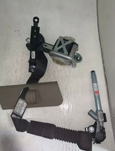 Load image into Gallery viewer, 2011-2016 HYUNDAI ELANTRA FRONT RIGHT SEATBELT RETRACT W/ PRE-TENSIONER (RH) (P)