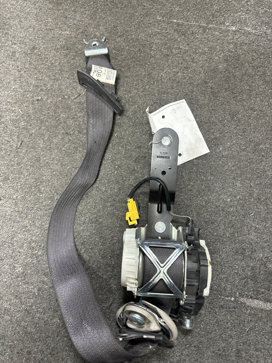 2007-2008 CHEVY AVALANCHE 1500 2300 FRONT PASSENGER SEAT BELT (RH) (P) BLACK