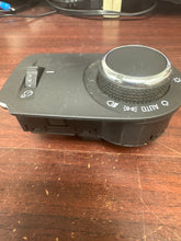 Load image into Gallery viewer, 2016-2019 CHEVROLET CRUZE HEADLIGHT TURN SIGNAL CONTROL SWITCH (P)