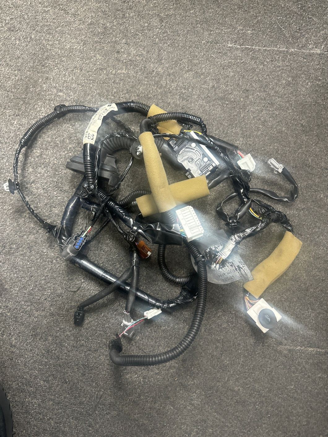 2009-2012 INFINITI FX35 FRONT RIGHT PASSENGER DOOR WIRE HARNESS (RH) (P) PN: 24124-1CA1A
